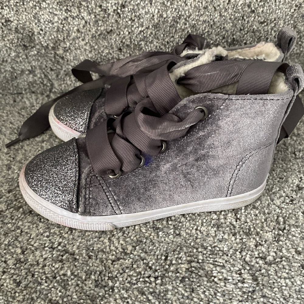 Cat and Jack size 9 girl’s shoes
